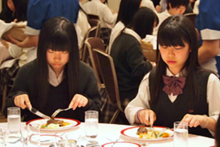【三年生】奈良ホテルで「テーブルマナー」を学びました