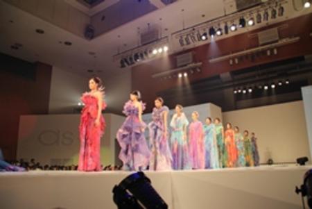 文化服装学院(東京)ファッションショー見学、衣装で撮影！