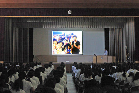 トビタテ!留学JAPANの現地での様子が全校生徒に紹介されました！