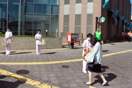 「がん検診を受けよう！奈良県民会議」街頭啓発活動で県民に呼び掛けをしました！