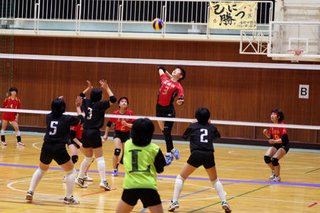 本校主催「第３回奈良文化杯　中学生バレーボール大会」が行なわれました！