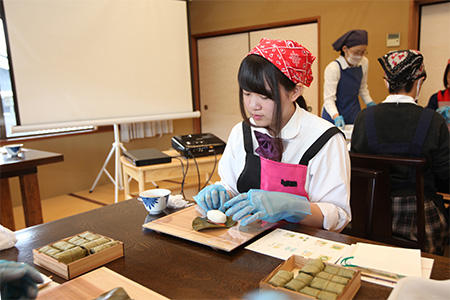 「平宗」吉野本店で柿の葉寿司手作り体験をしました
