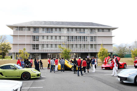 奈良文化高校にスーパーカーが大集合！