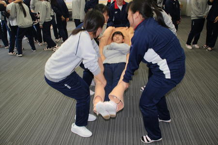 奈良マラソンにボランティア救護スタッフとして参加する生徒が準備講座を受講しました