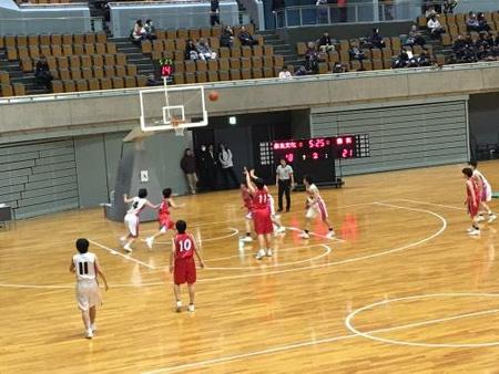 本校バスケットボール部が、近畿新人大会で３位に入賞しました