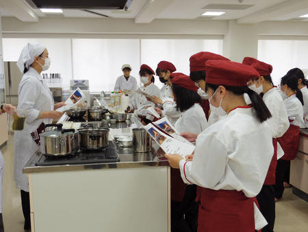 食文化コースで奈良佐保短期大学「奈良の食を味わう」実習授業をしていただきました