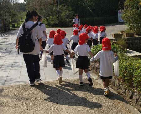 【子ども教育コース２年生】幼稚園秋の遠足体験実習を行いました